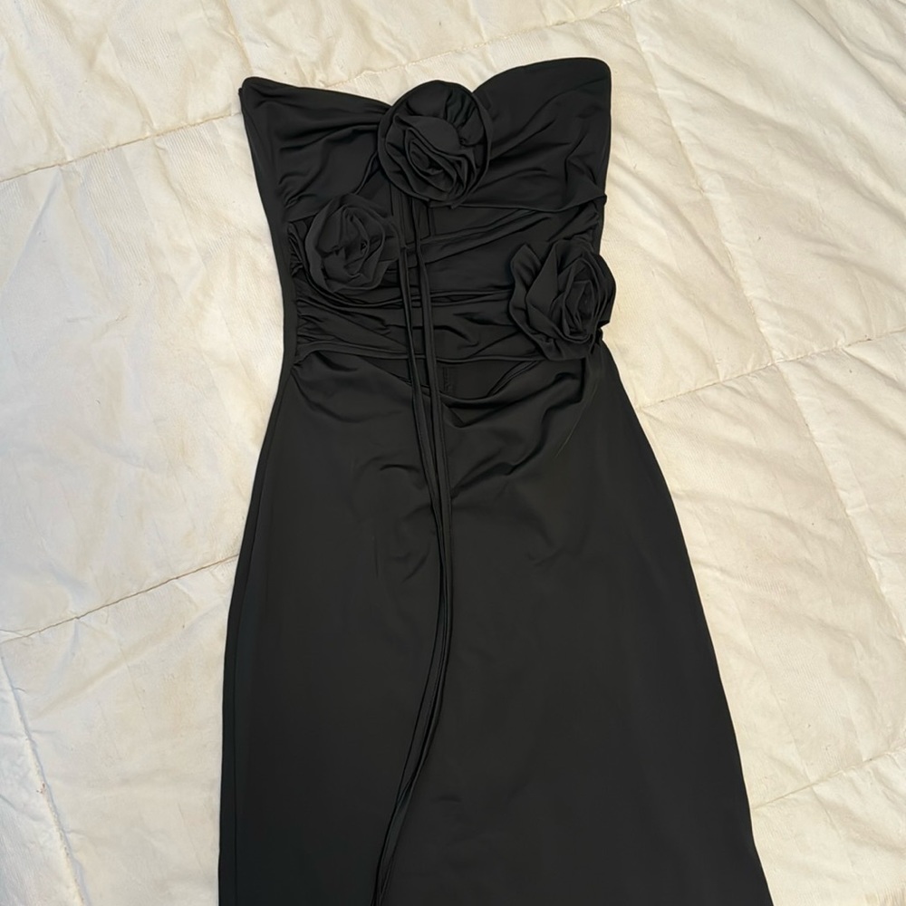 Long black rosette dress